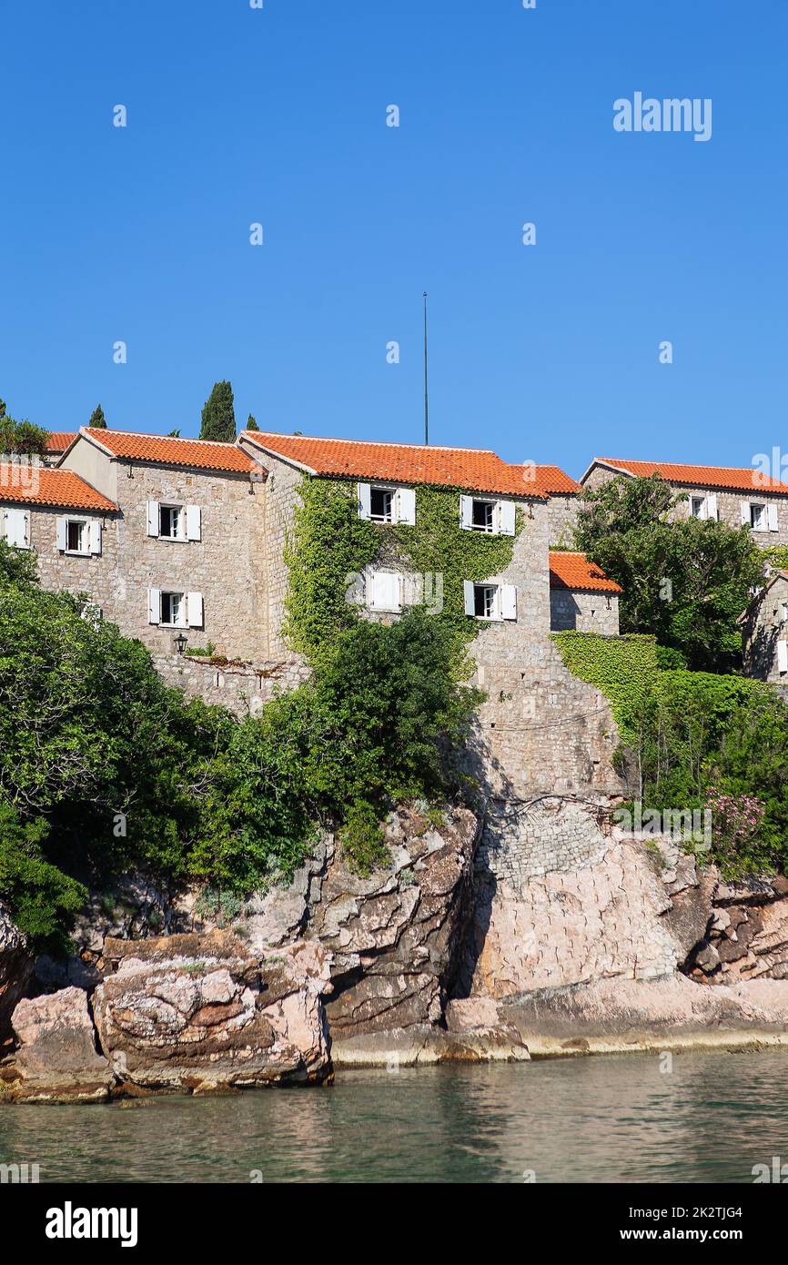 Berühmtes architektonisches Denkmal des Inselresorts St. Stephen St. Stephen in der Adria, Montenegro. Der Begriff der Erholung auf See. Stockfoto