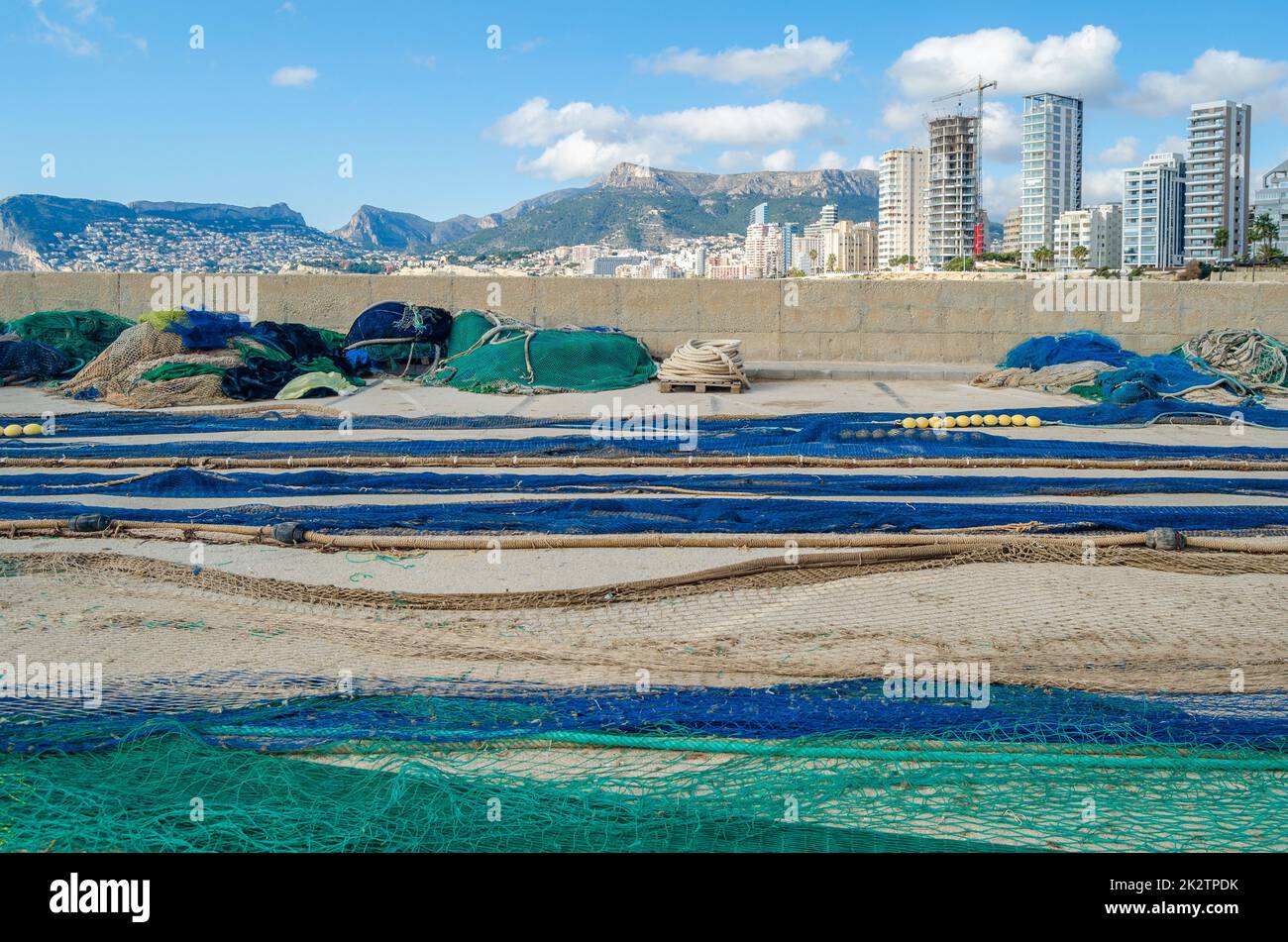 Blick vom Fischereihafen der mediterranen Stadt Calpe, Provinz Alicante, Gemeinschaft Valencia, Spanien Stockfoto