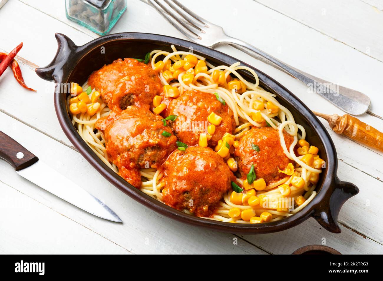 Vegetarisches Fleischklößchen mit fleischfreier Pasta. Stockfoto