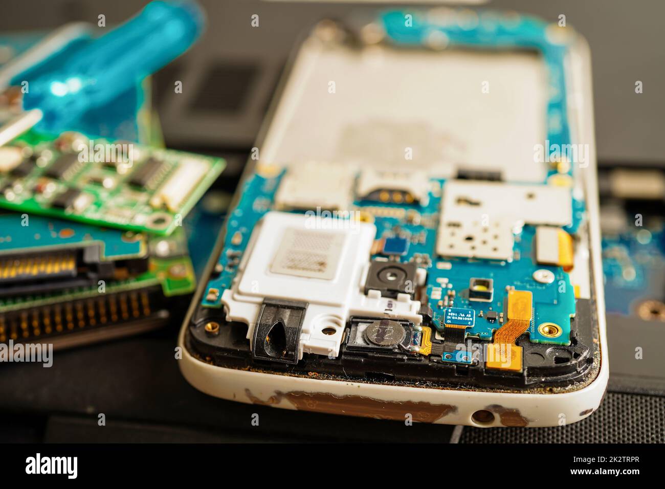 Reparatur und Upgrade von Handy, Elektronik, Computer-Hardware und Technologie-Konzept. Stockfoto