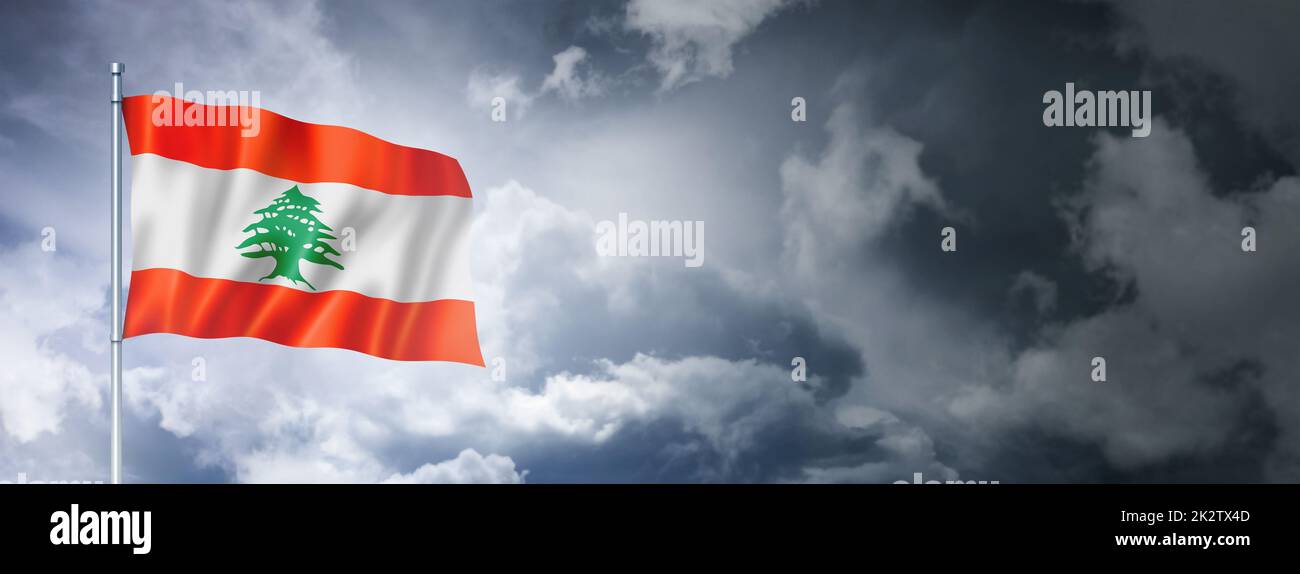 Libanesische Flagge auf einem bewölkten Himmel Stockfoto