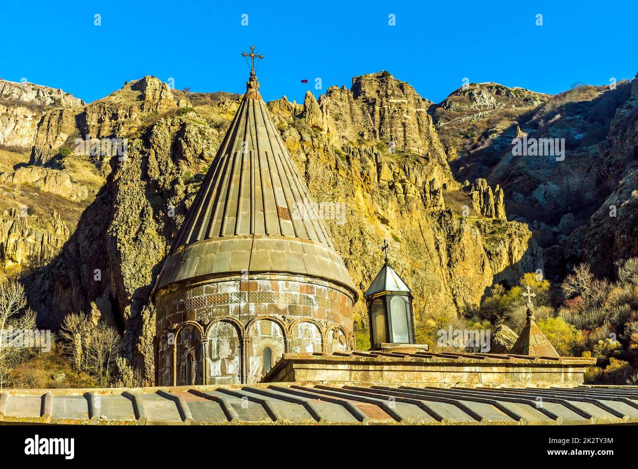 Christlicher Tempel Geghard in Armenien. Stockfoto