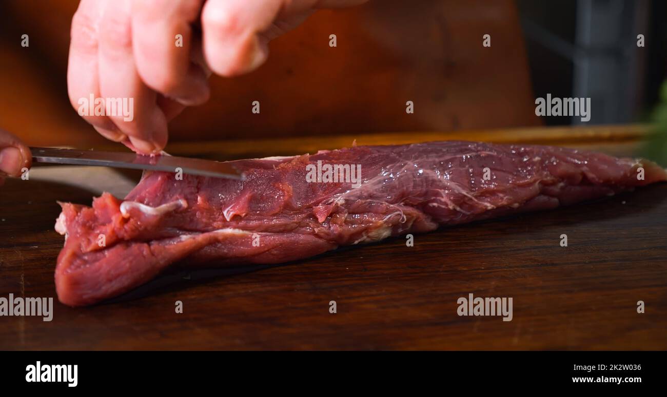 Zubereitung Von Frischem, Rohem Rindfleisch Vor Dem Kochen. Stockfoto