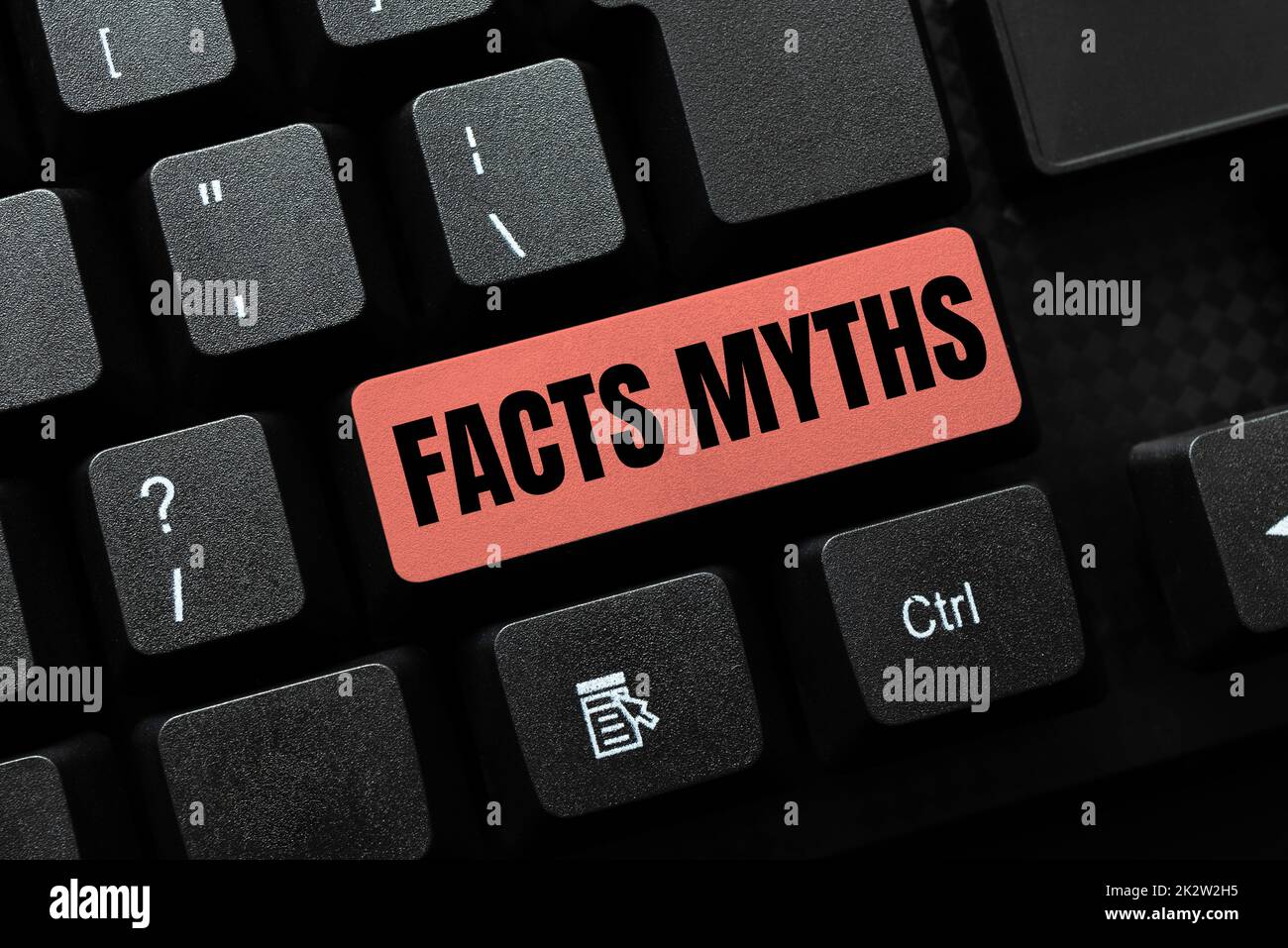 Schreiben Anzeige Text Fakten Mythen. Geschäftsidee funktioniert auf der Grundlage von Vorstellungskraft und nicht auf der Grundlage von echten Unterschieden -49066 Stockfoto