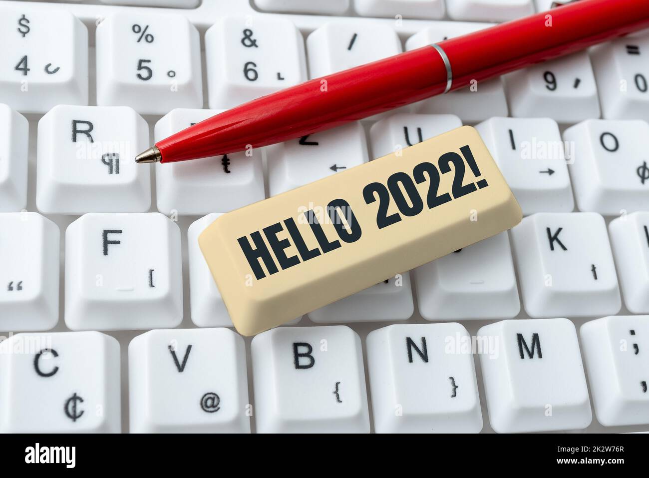Schreiben, Text anzeigen Hallo 2022. Es wurde ein Wort geschrieben, in dem wir hoffen, dass für das kommende neue Jahr -48775 eine großartige Entwicklung stattfinden wird Stockfoto