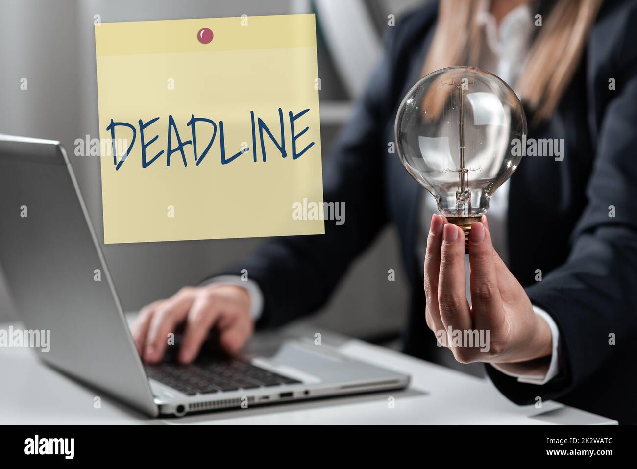 Frist für Unterschrift per Hand. Internet-Konzept Zeitraum, bis zu dem etwas abgeschlossen oder durchgeführt werden muss -47215 Stockfoto