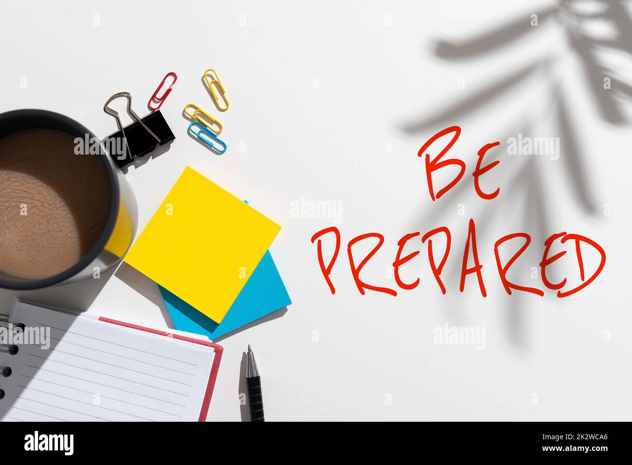 Textzeichen mit der Aufschrift „vorbereitet sein“. Business-Ansatz Machen Sie etwas bereit für die Nutzung oder Überlegung in Zukunft -47649 Stockfoto