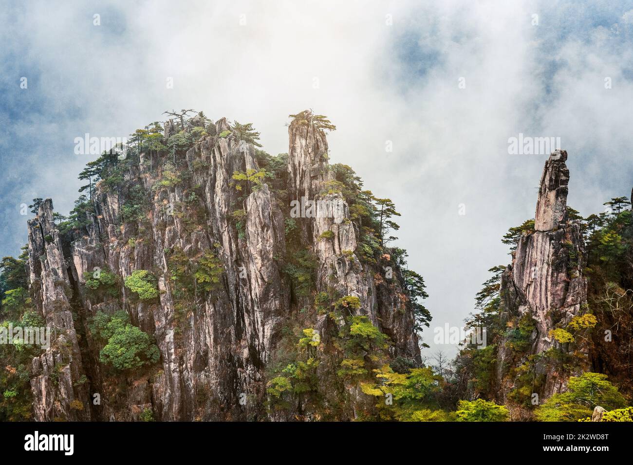 Blick von der erfrischenden Terrasse in Huangshan Berg, bekannt als Gelber Berg, Anhui, China. Stockfoto