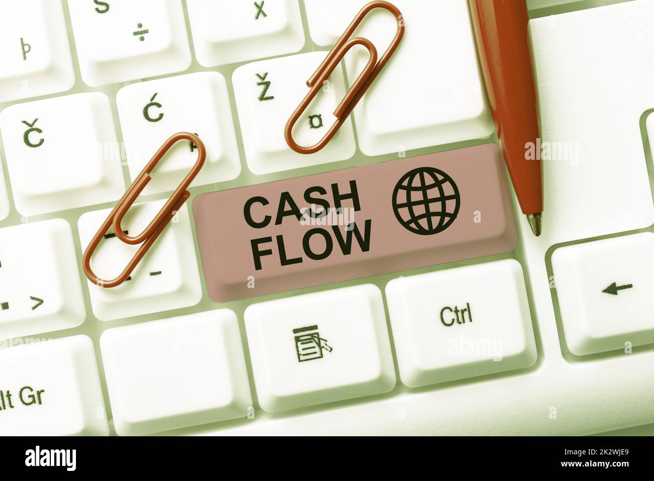 Konzeptionelle Darstellung des Cash Flows. Wort geschrieben über die Bewegung des Geldes in und aus, die die Liquidität beeinflusst -48622 Stockfoto