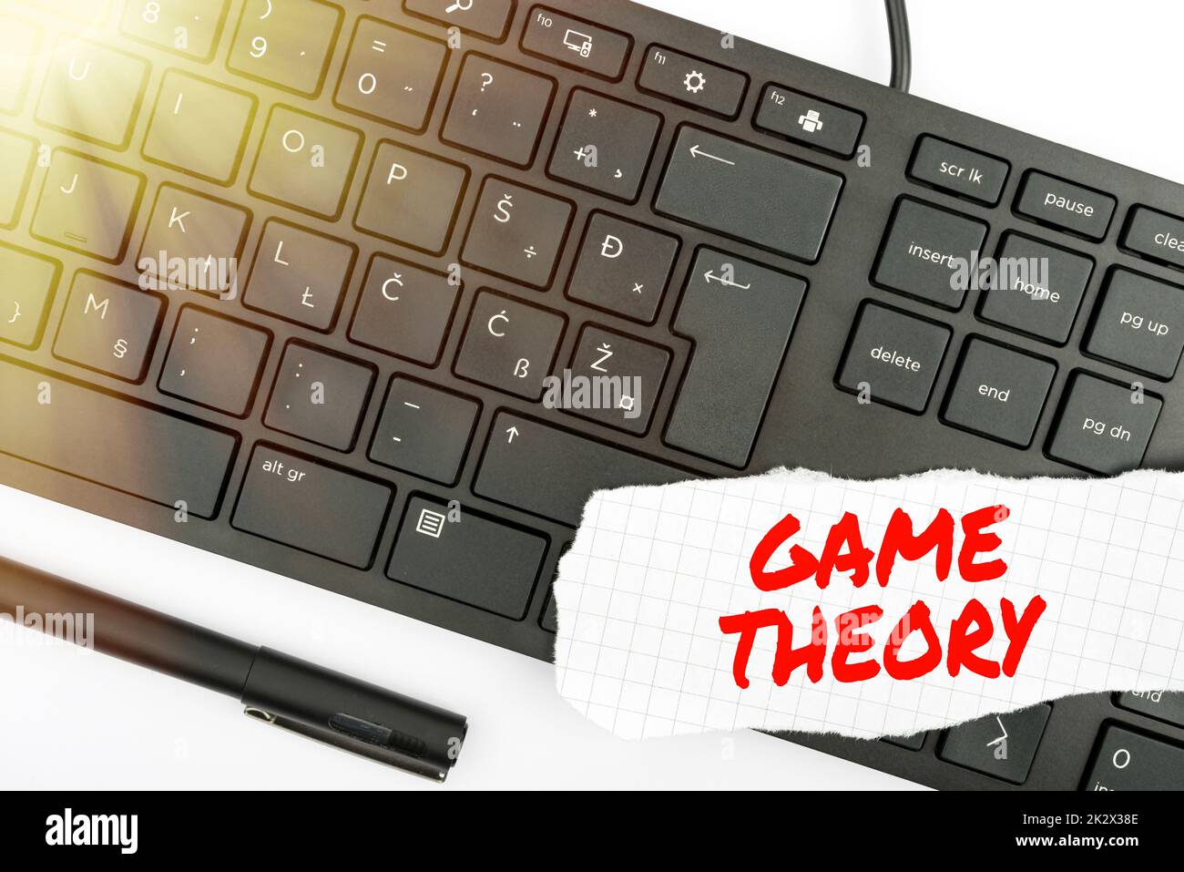 Text, der die Theorie des inspirierenden Spiels zeigt. Geschäftsüberblick Mathematikbereich, der sich mit der Analyse von Strategien befasst Computer Keyboard und Symbol.Informationsmedium für Kommunikation. Stockfoto