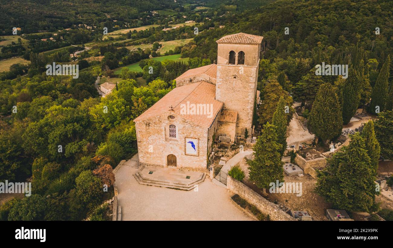 Die Kapelle Sainte-Foy de Mirande befindet sich in Mirande, im Département Drôme in Frankreich. Stockfoto