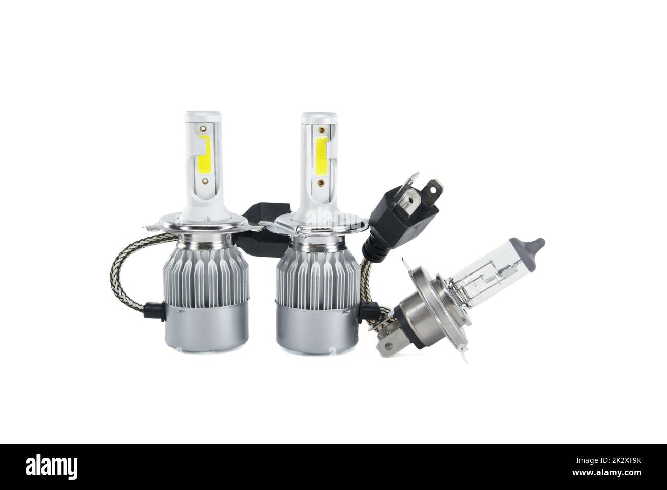 H4-Halogenlampe und LED-Scheinwerferlampen auf weiß Stockfoto