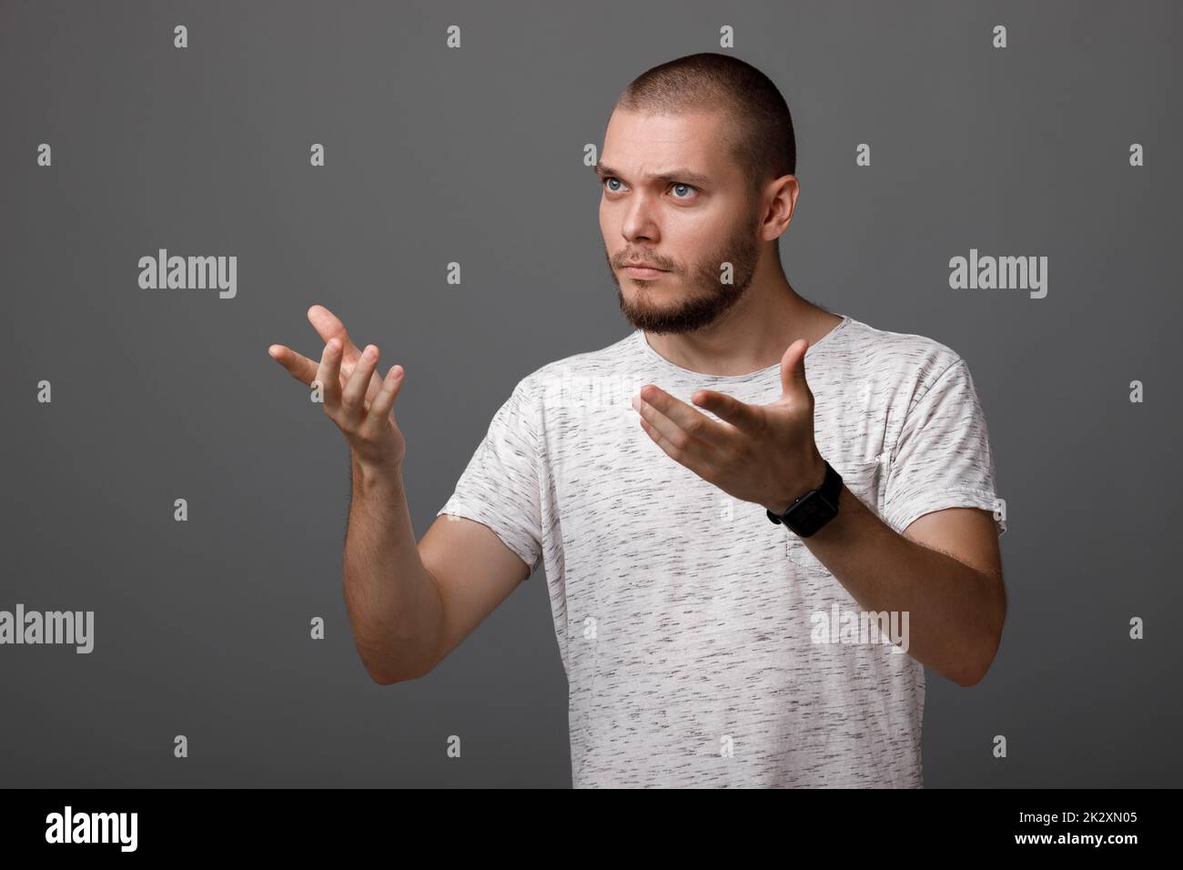 Das Portrait des jungen bärtigen Mann Stockfoto