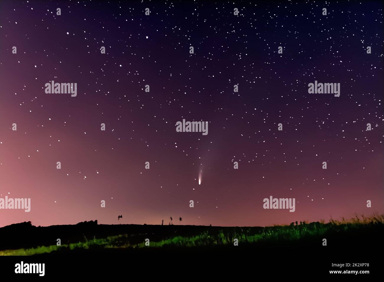 Comet Neowise C/2020 F3 in Night Sky, fotografiert on2020-07-19 auf einem Hügel der Schwäbischen Alb, Deutschland, Europa Stockfoto