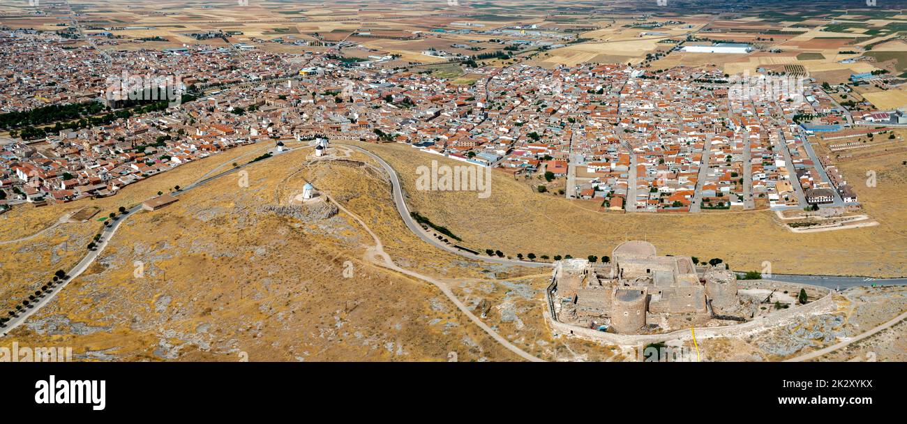 Panoramablick auf die Stadt Consuegra in La Mancha, Provinz Toledo, Spanien Stockfoto