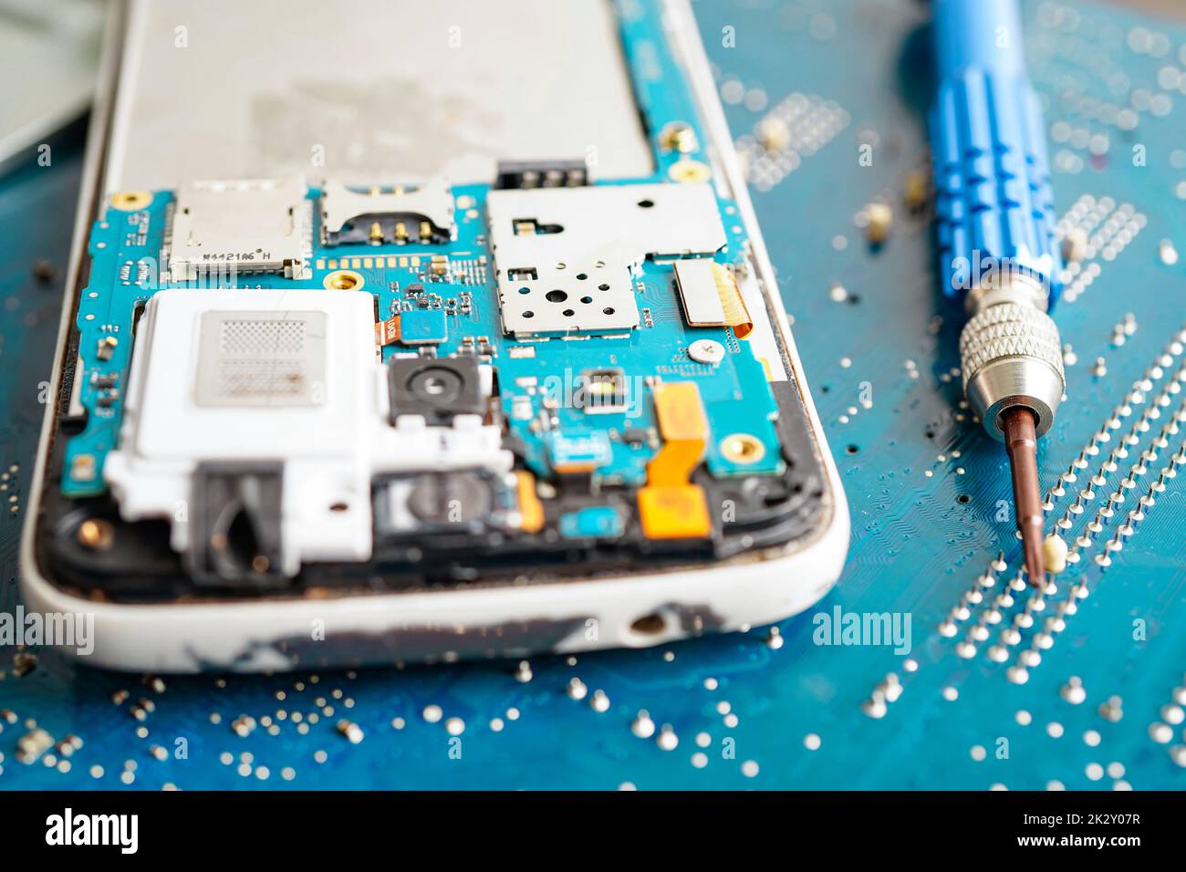 Reparatur und Upgrade von Handy, Elektronik, Computer-Hardware und Technologie-Konzept. Stockfoto