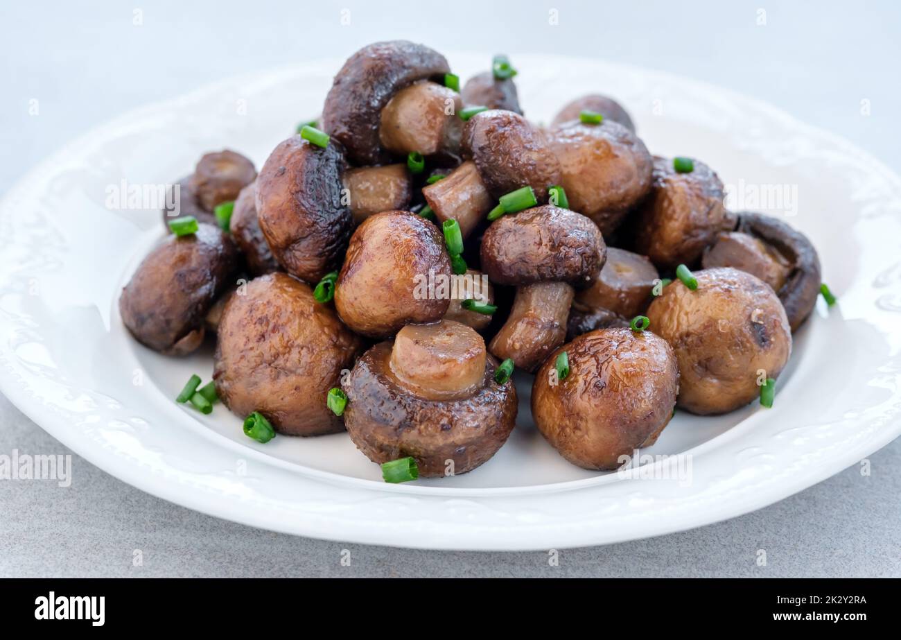 Knoblauch braten -Fotos und -Bildmaterial in hoher Auflösung – Alamy
