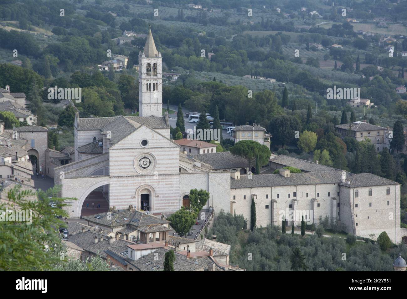 Basilica Santa Chiara Blick von oben, Assisi Stockfoto