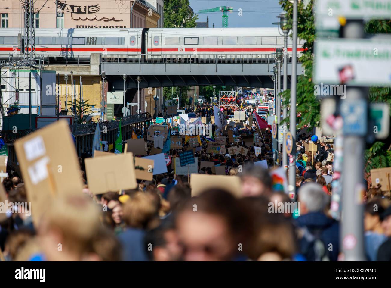 Berlin/Deutschland - 23. September 2022: Freitags zur zukünftigen Demonstration in Berlin. Stockfoto