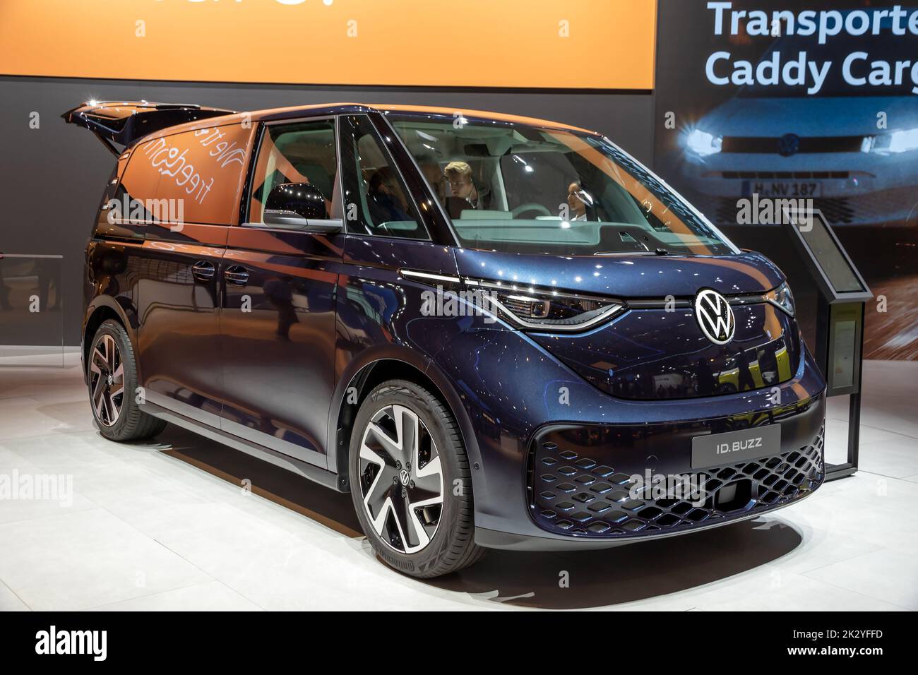 Neuer Volkswagen I.D. Der vollelektrische Buzz-Transporter wurde auf der IAA Hannover vorgestellt. Deutschland - 20. September 2022 Stockfoto