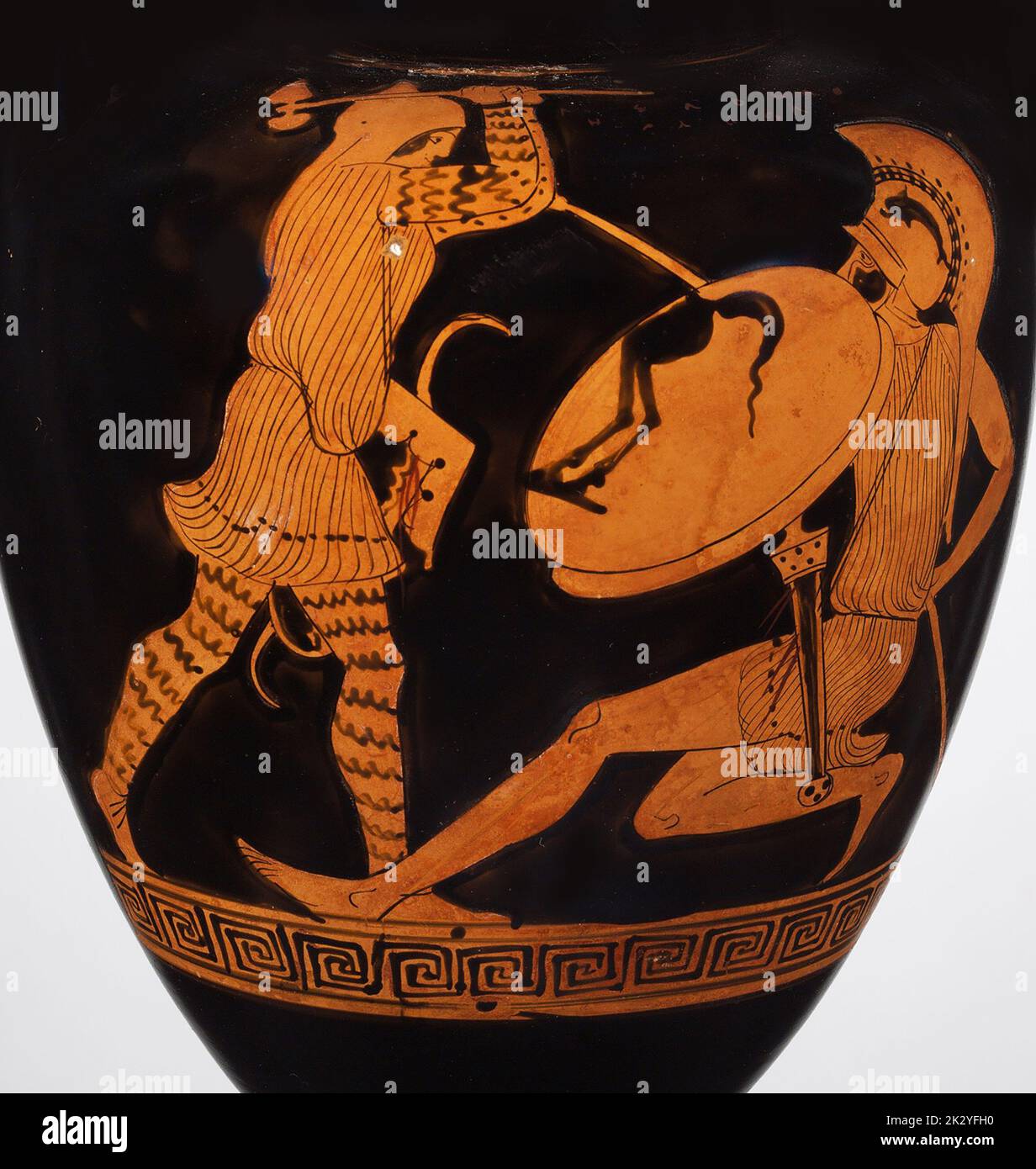 Kampf zwischen einem Amazonas und einem Griechen. (Nolan Amphora). Museum: Metropolitan Museum of Art, New York. Autor: Alcimachus Painter. Stockfoto