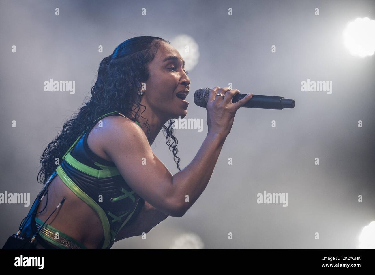 Roskilde, Dänemark. 30., Juni 2022. Die amerikanische R&B-Gruppe TLC spielt ein Live-Konzert während des dänischen Musikfestivals Roskilde Festival 2022 in Roskilde. Hier ist Sänger T-Boz live auf der Bühne zu sehen. (Foto: Gonzales Photo - Thomas Rasmussen). Stockfoto