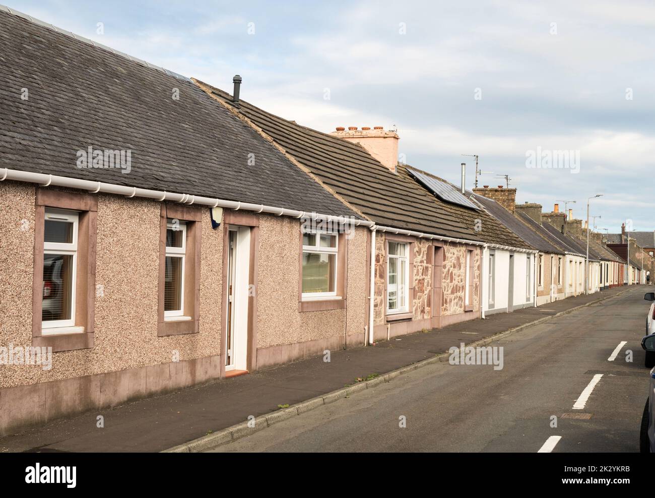 Wilson Street, eine Reihe von Reihenhäusern in Girvan, South Ayrshire, Schottland, Großbritannien Stockfoto