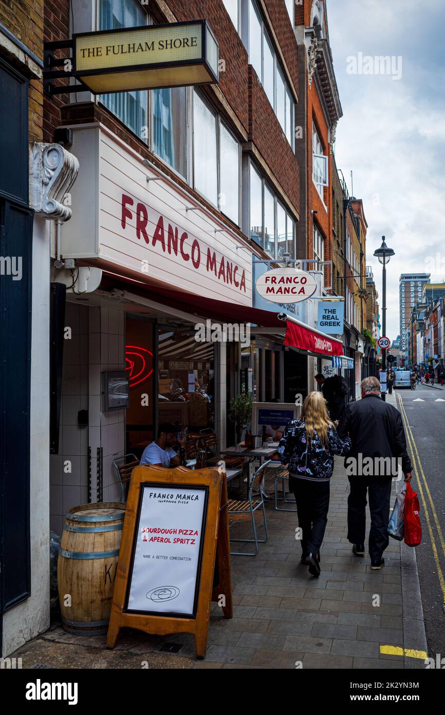 Die Fulham Shore Plc in der Berwick Street, Soho, London. Das Fulham Shore ist ein Restaurantunternehmen, das Franco Manca und die griechischen Restaurantketten besitzt. Stockfoto
