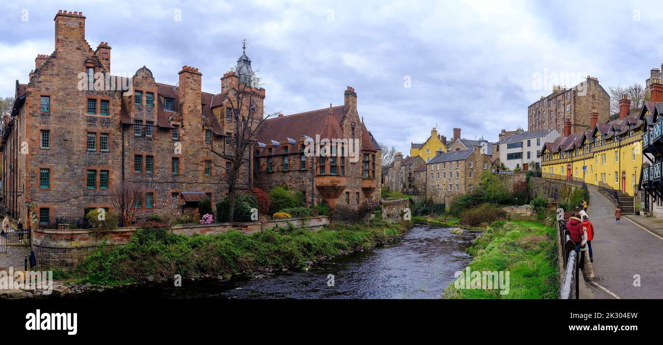 Panoramablick auf das Dean Village am Wasser von Leith in Edinburgh, Schottland Stockfoto