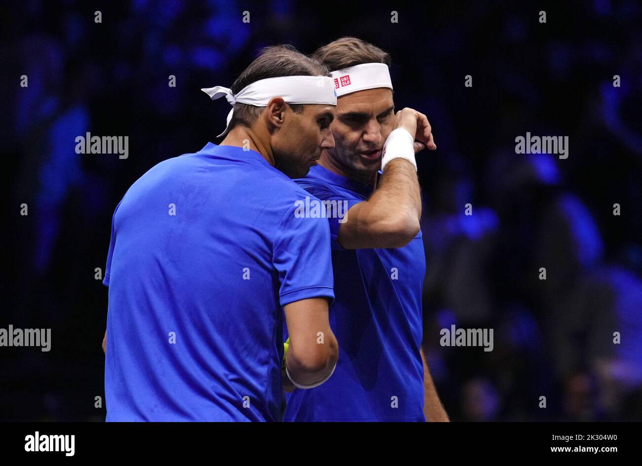 Rafael Nadal (links) und Roger Federer vom Team Europe am ersten Tag des Laver Cup in der O2 Arena, London. Bilddatum: Freitag, 23. September 2022. Stockfoto