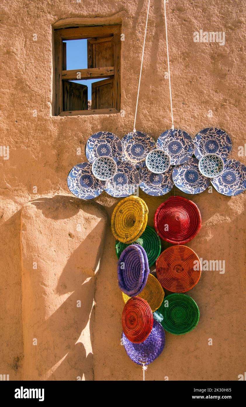 Bunte Hängekörbe und Teller Al Ula Altstadt saudia-Arabien Stockfoto