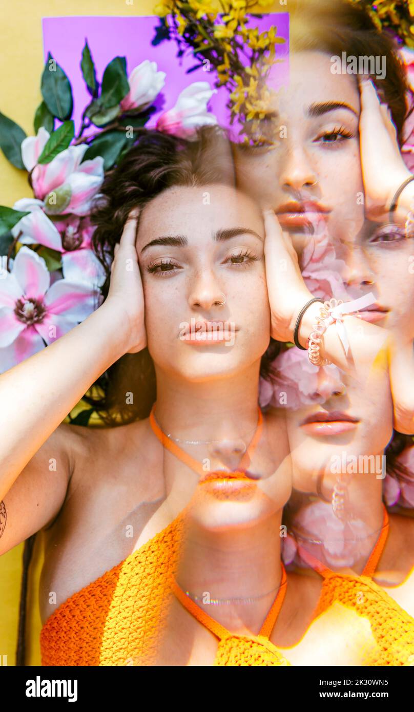 Kaleidoskop Bild einer Frau mit Kopf in den Händen Stockfoto