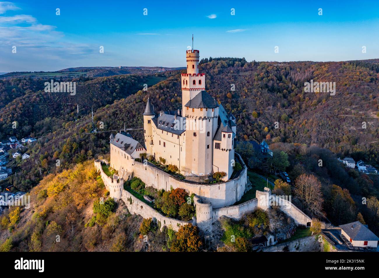 view-of-marksburg-castle-fotos-und-bildmaterial-in-hoher-aufl-sung