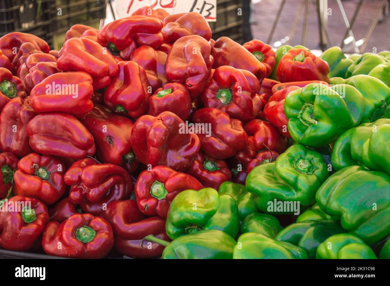 Bauernmarkt Bell Peppers Stockfoto
