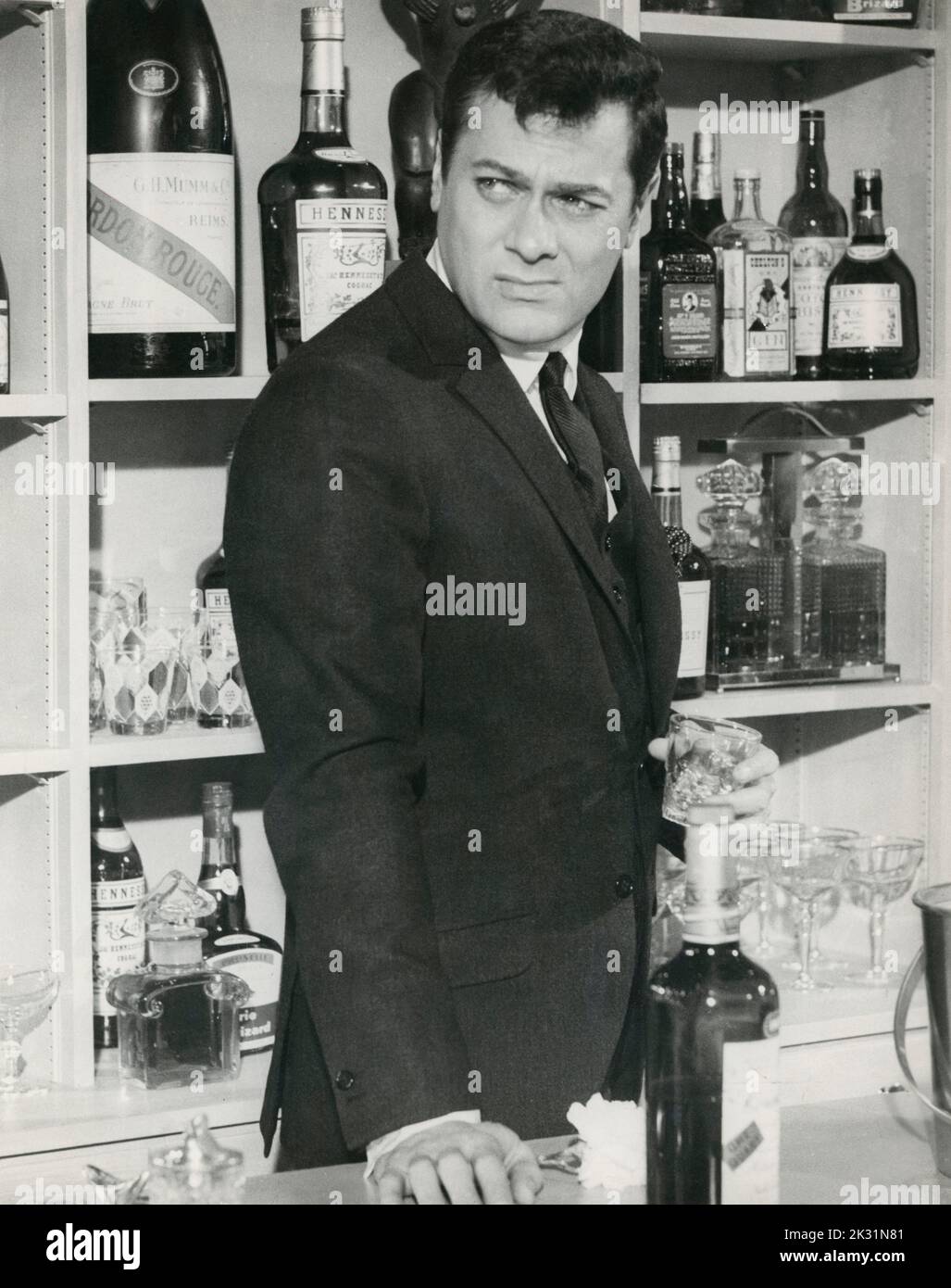 Tony Curtis (1925-2010), Schauspieler de Cine estadounidense, en la película Auf Wiedersehen, Charlie. Stockfoto