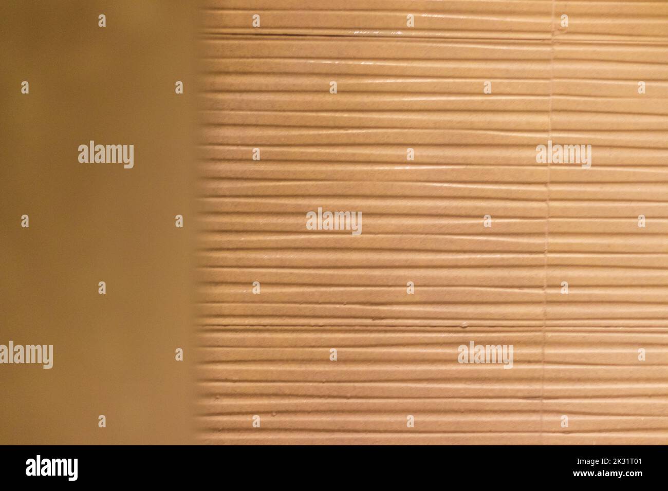 Die Trennwand aus Duschglas ist mit Dampf bedeckt Stockfoto