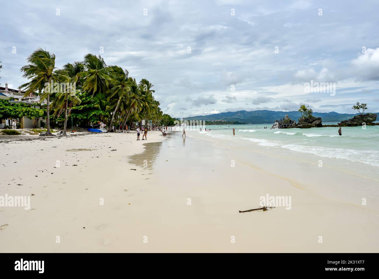 Boracay Island, Philippinen, 10. Juli 2022, Touristenort im Zentrum der Philippinen, viele Besucher aus dem Land und der ganzen Welt. Stockfoto