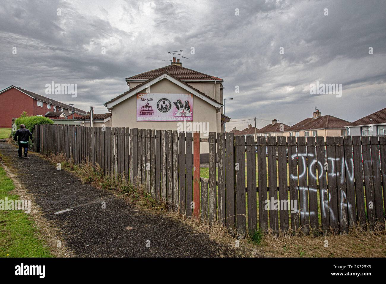 Besuchen Sie die IRA-Graffiti in der Creggan-Gegend von Derry, Londonderry, Nordirland. Stockfoto