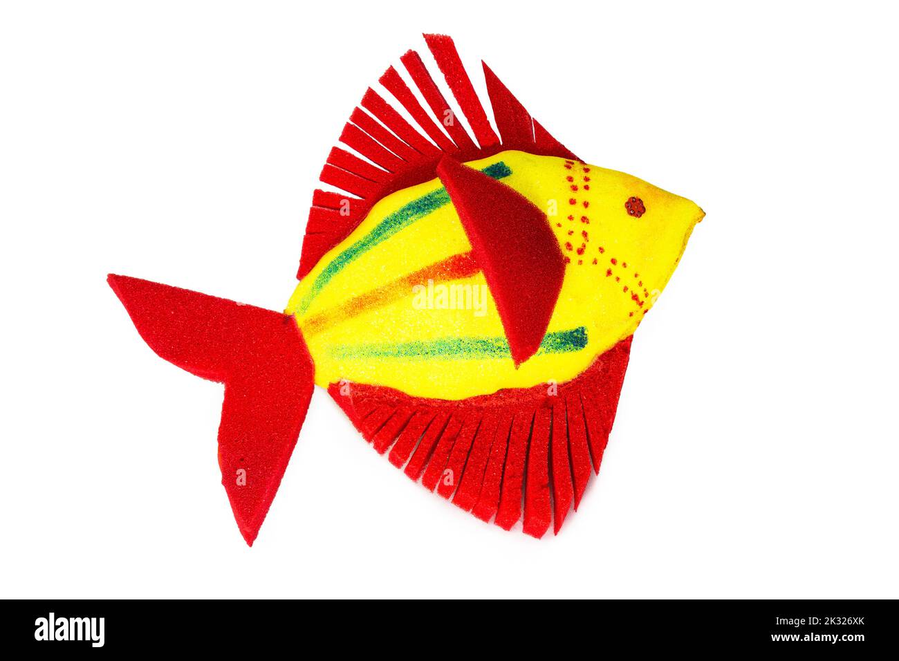 Ein dekorativer Fisch aus Schaumstoff. Dieses handgefertigte Spielzeug ist beliebt beim Pony-Neujahr-Festival oder beim Boishakhi-Mela in Bangladesch. Traditionell und traditionell. Stockfoto