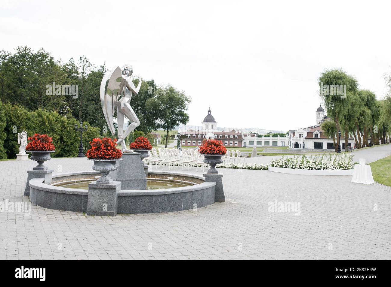 Schöner Park und Brunnen in der Ukraine Stockfoto