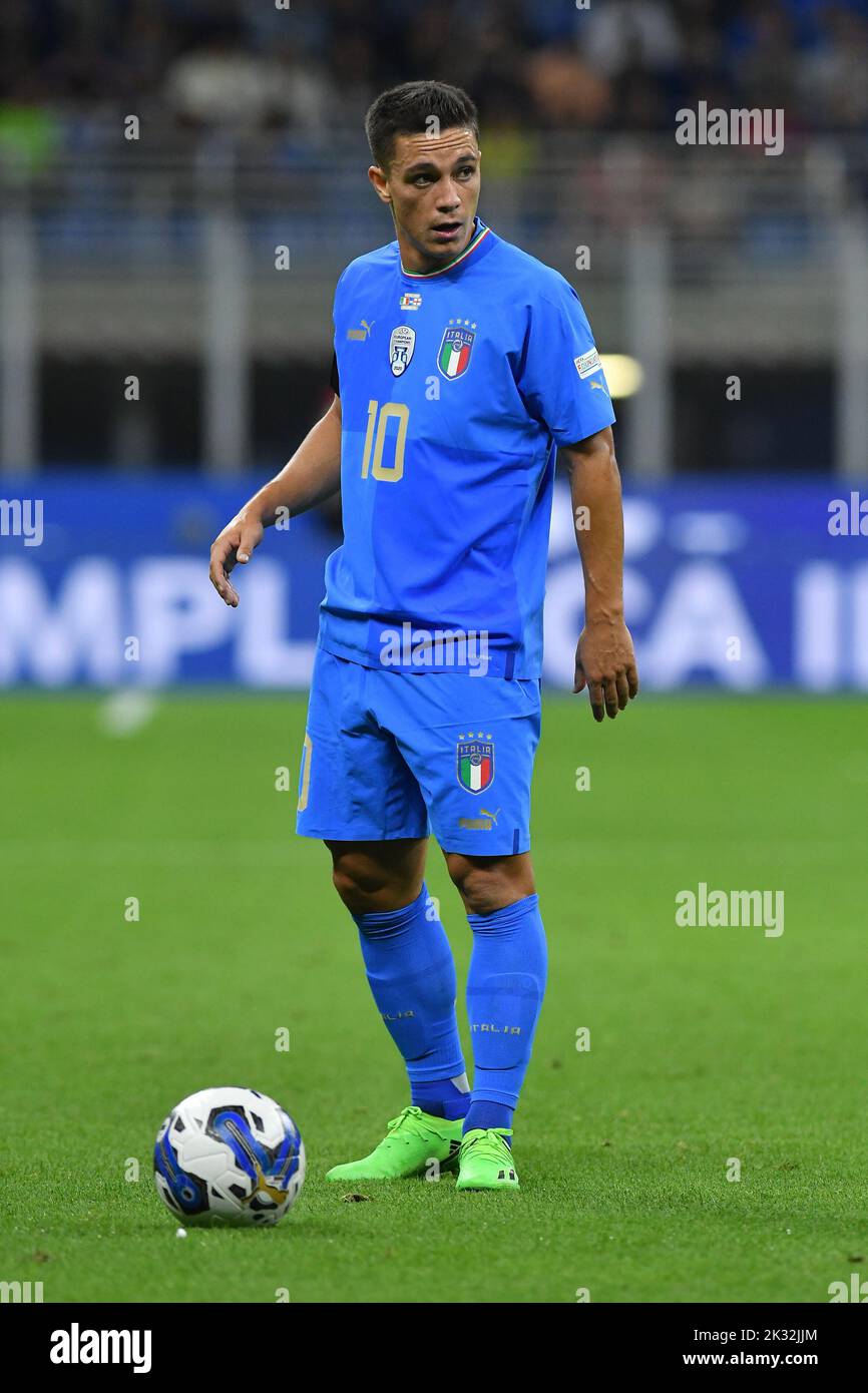 Mailand, Italien. 23. September 2022. Giacomo Raspadori von Italien während des Spiels der Europäischen Nations League 2022 Italien-England Giuseppe Meazza Stadion in Mailand, Italien, 23.. September 2022 Fotografo01 Quelle: Independent Photo Agency/Alamy Live News Stockfoto