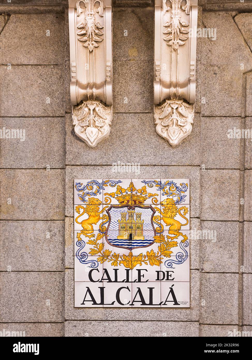 Angabe der Toponymie in der Calle Alcala in Madrid Stockfoto