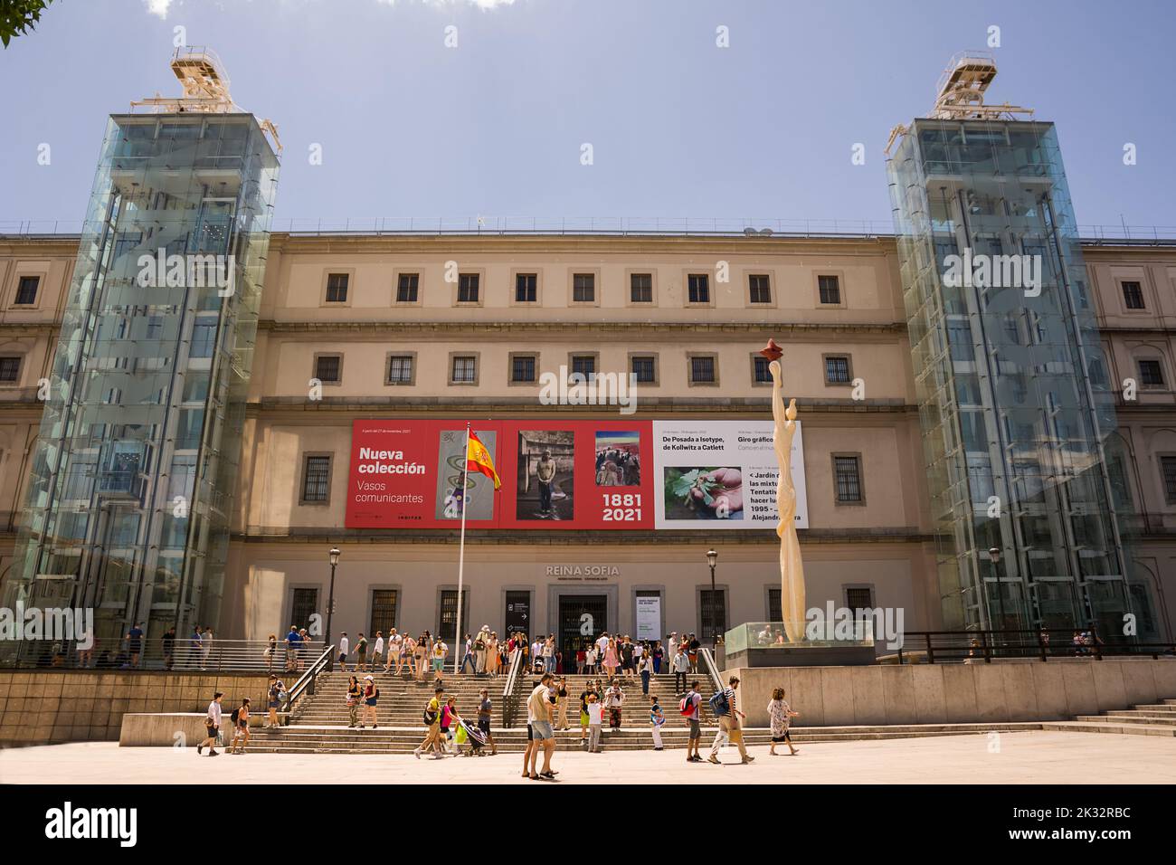 Madrid, Spanien - 19. Juni 2022: Fassade und Eingang zum Nationalmuseum der Königin Sofia in Madrid Stockfoto