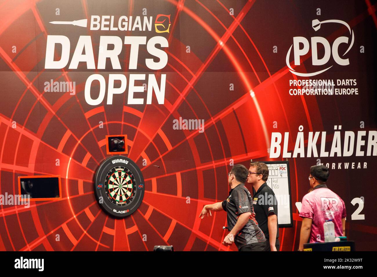Wieze, Belgien. 24. September 2022. Der Australier Damon Heta wurde am zweiten Tag der Belgian Darts Open in Aktion gestellt, einem Turnier der European Tour, das vom 23