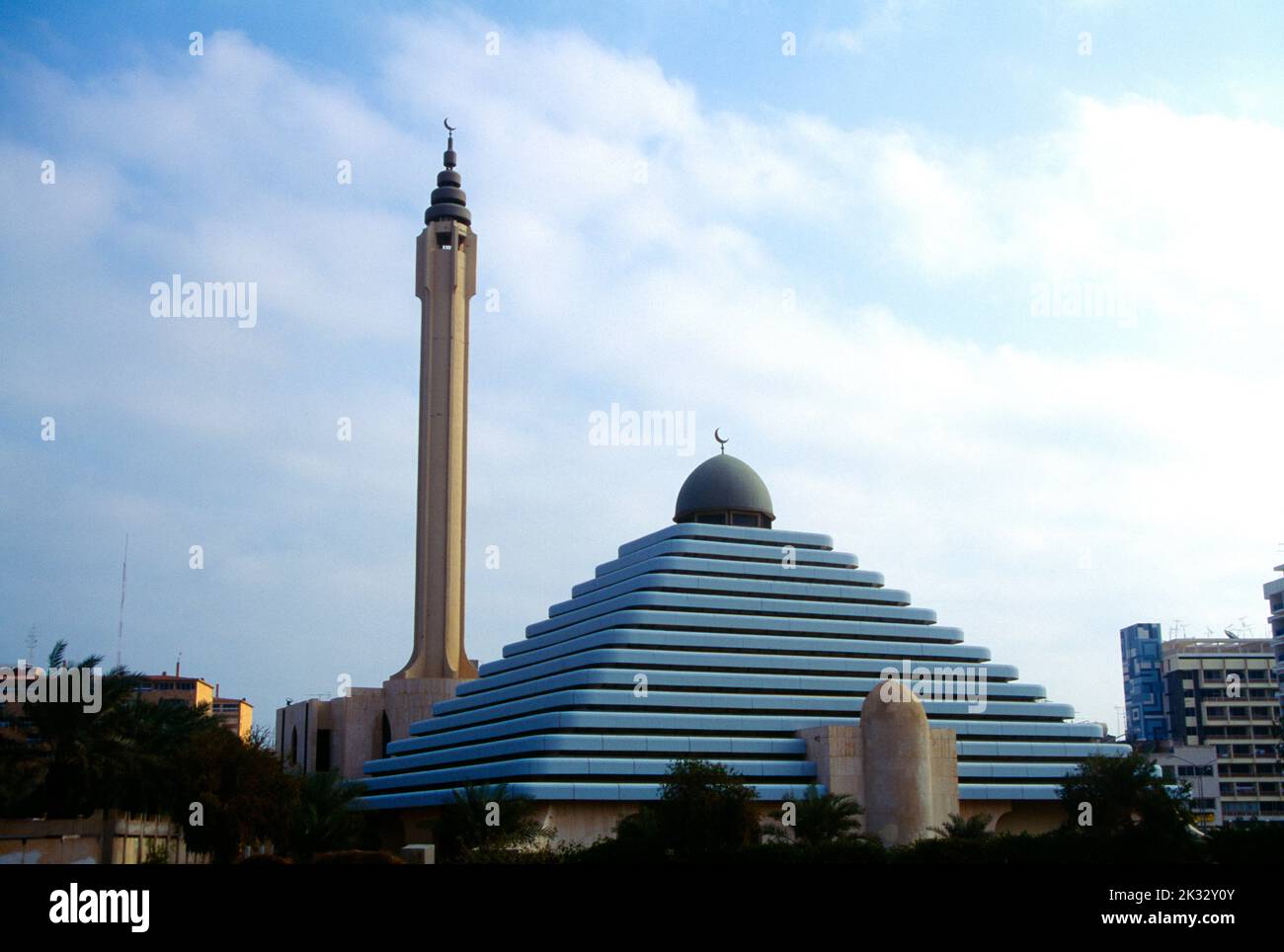 RAS Salmiya Kuwait-Stadt Kuwait Mohammed Nasser el Sabah Moschee (Pyramid Moschee) in den 1980er Jahren gebaut Stockfoto