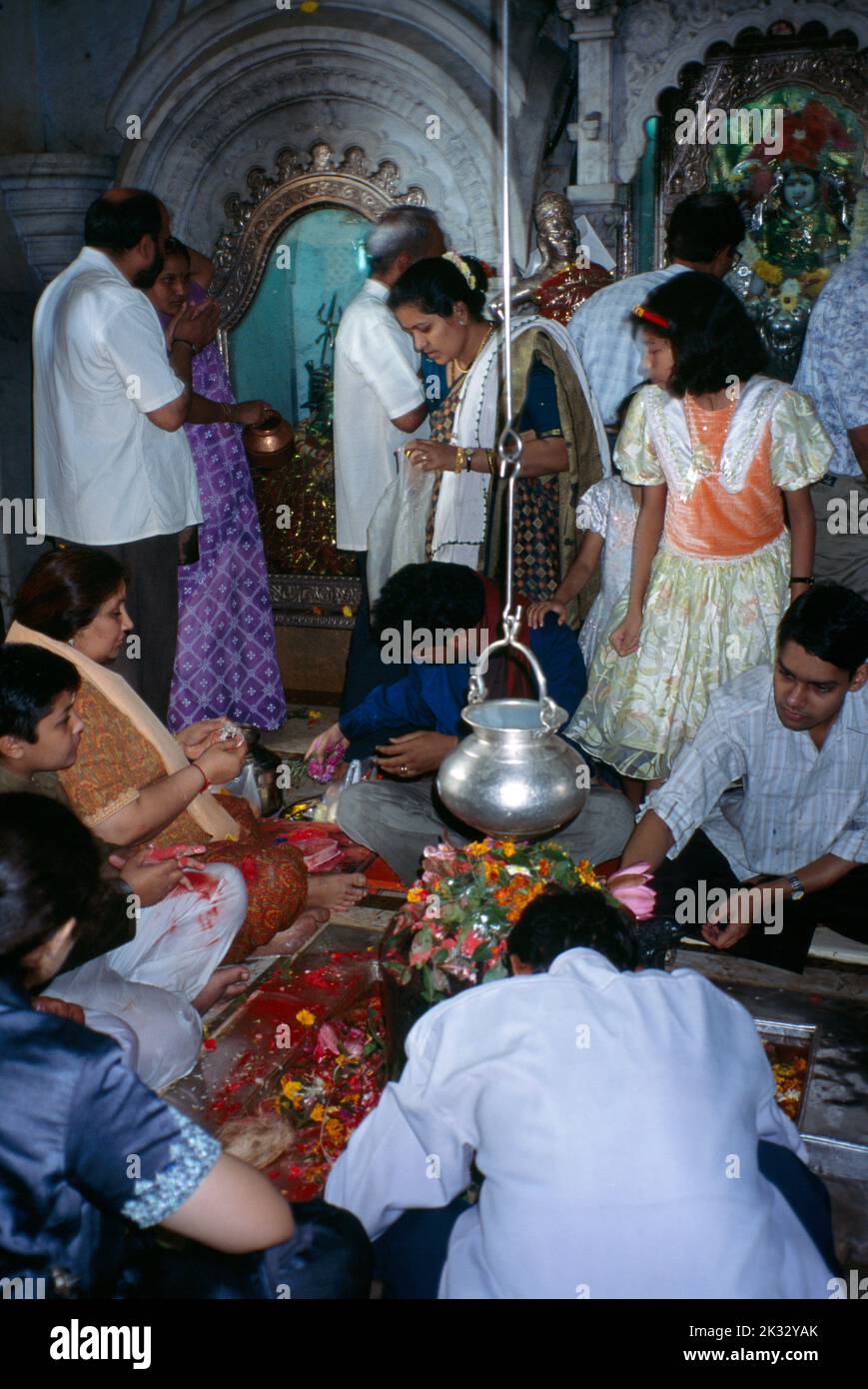 Mumbai (Ehemals Bombay) Indien Verehrt Den Lingum Shri Babulnath Shiva Tempel Und Verehrt Hindu Stockfoto