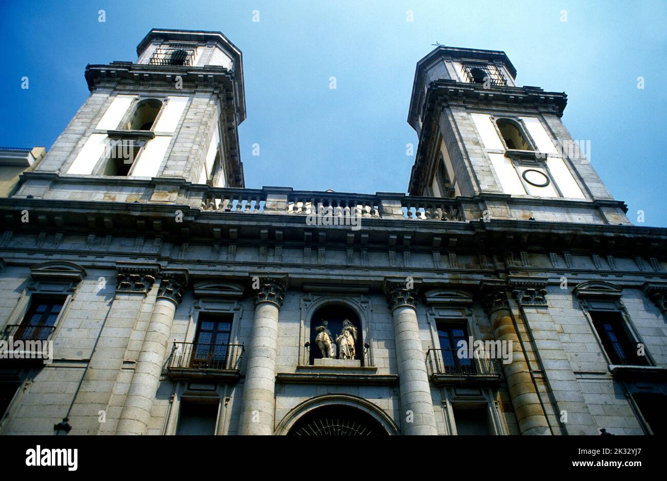 Madrid Spanien Fassade der Stiftskirche San Isidore Stockfoto