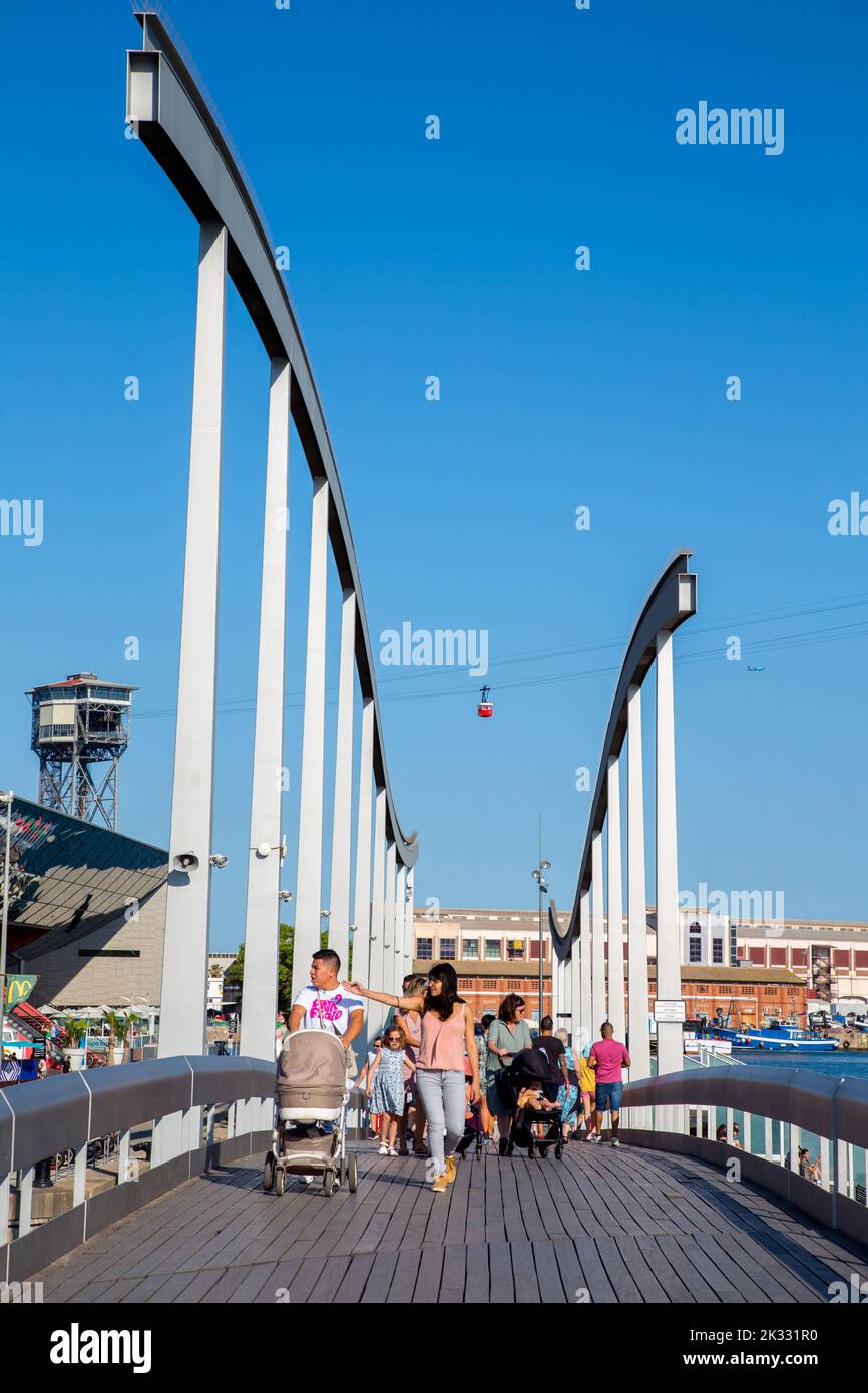 Rambla De Mar Gehweg über den Hafen in Barcelona, Spanien Stockfoto