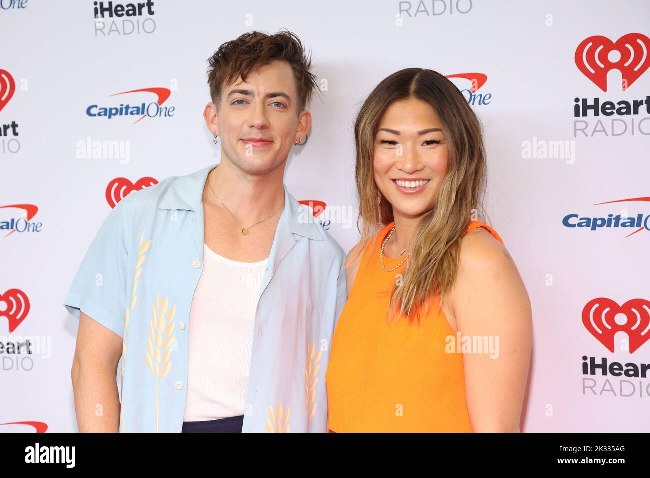 Las Vegas, Usa. 23. September 2022. Die TV-Stars Kevin McHale und Jenna Ushkowitz treffen am Freitag, den 23. September 2022, zum iHeartRadio Music Festival in der T-Mobile Arena in Las Vegas, Nevada, ein. Foto von James Atoa/UPI Credit: UPI/Alamy Live News Stockfoto
