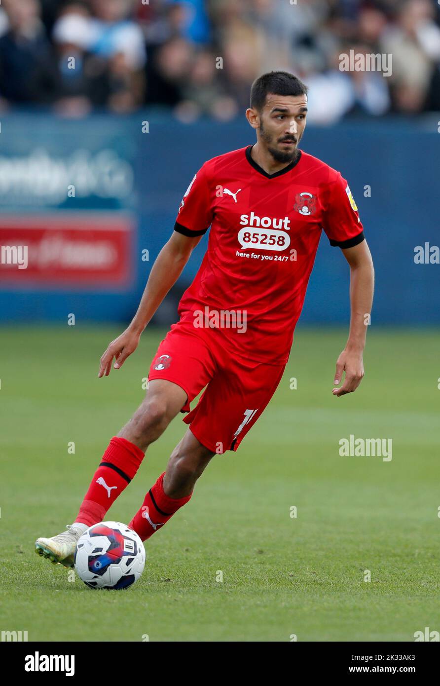 Leyton Orients Idris El Midouni in Aktion während des zweiten Spiels der Sky Bet League in der Holker Street, Barrow-in-Furness. Bilddatum: Samstag, 24. September 2022. Stockfoto